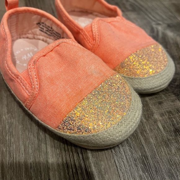 Three pre-loved toddler shoe bundle - free gift with purchase - Picture 3 of 6